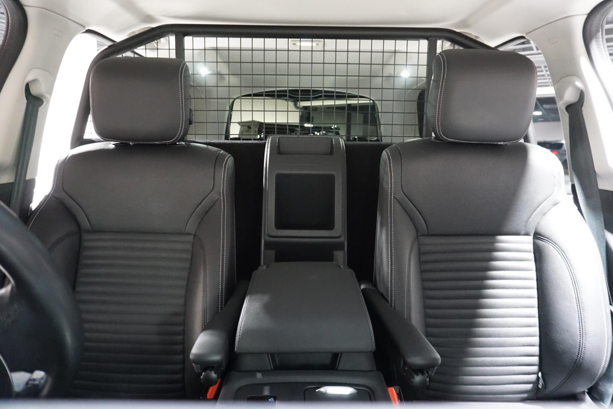 Land Rover Discovery 3.0 D300 MHEV SE SUV 5dr Diesel Auto 4WD Euro 6 (s/s) (300 ps)